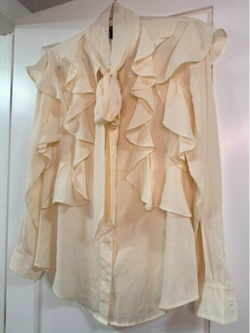 Lauren Ralph Lauren Women's M Cream Ruffle Tie Neck Button Front Blouse NWT - Picture 2 of 7